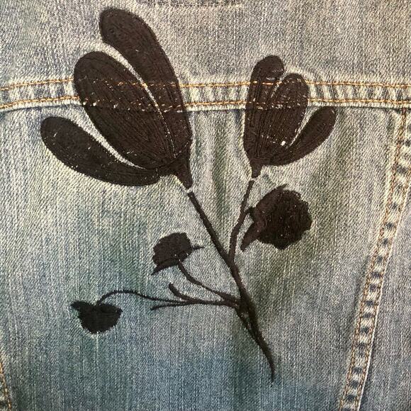 Roebuck & Co. Girl's Embroidered Flowers Jean Jacket Front Pockets Medium 10/12 - Picture 8 of 9